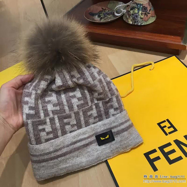 FENDI芬迪 秋冬新款 爆款簡單大氣 羊毛配狐狸毛球針織帽 LLWJ6198